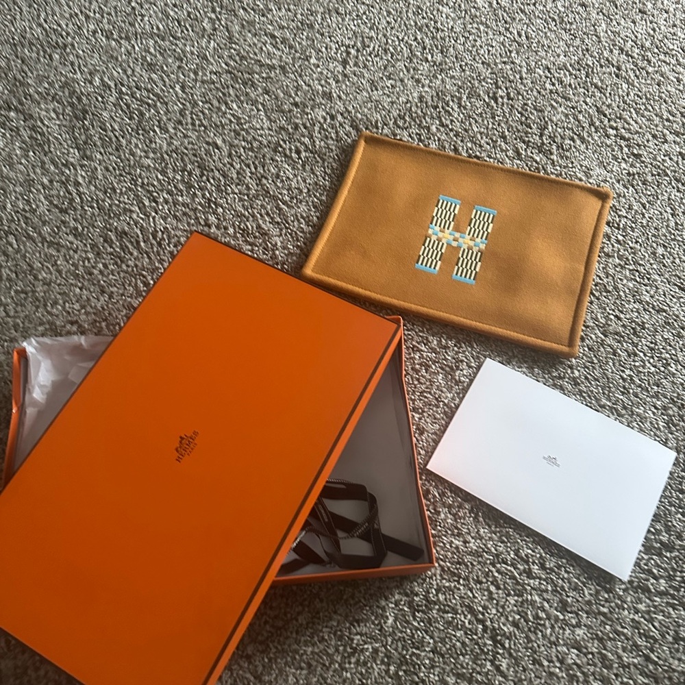 Flat H Natte case, large model
By HERMES